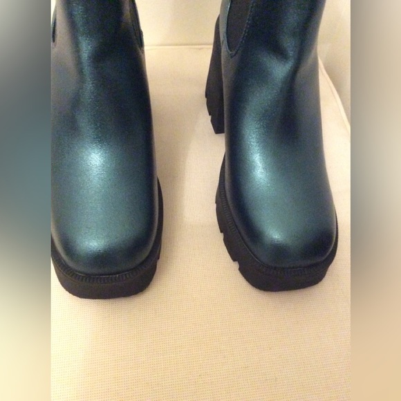 New Steve Madden Tippah lug Chelsea boot - Picture 3 of 9
